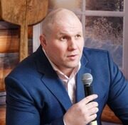  Юрий Апанасик. Директор 